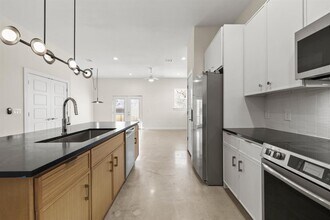 4801 Sara Dr in Austin, TX - Building Photo - Building Photo