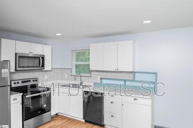 249 E Hampton Ave in Spartanburg, SC - Building Photo - Building Photo