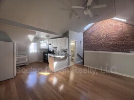 315 Meridian St in Boston, MA - Building Photo