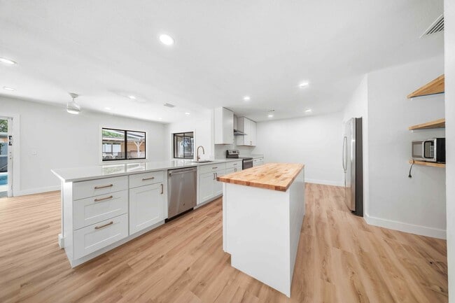 property at 948 Canal Cir