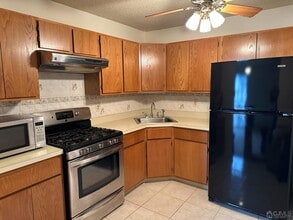 498 Witney Ct in North Brunswick, NJ - Building Photo - Building Photo