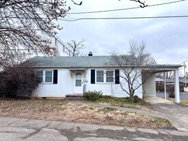294 W Elizabeth St in Harrisonburg, VA - Building Photo