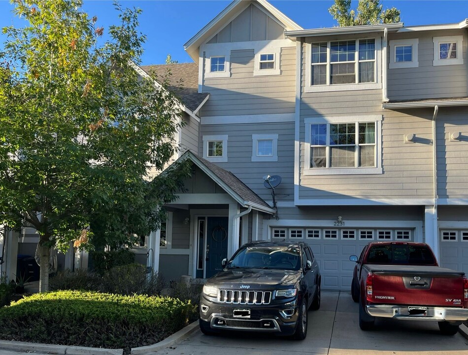 2231 Watersong Cir in Longmont, CO - Foto de edificio