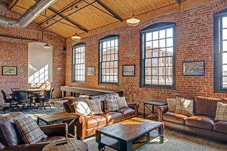 The Lofts at Stehli Silk Mill in Lancaster, PA - Foto de edificio - Building Photo
