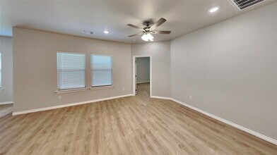 6817 Labelle Dr in Warr Acres, OK - Building Photo - Building Photo