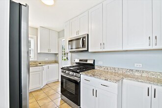 1030 Graceland Ave in Des Plaines, IL - Building Photo - Building Photo