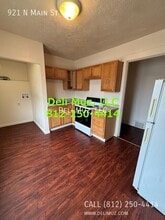 921 N Main St in Evansville, IN - Building Photo - Building Photo