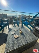 6400 Pacific Ave in Los Angeles, CA - Foto de edificio - Building Photo