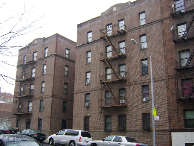 1585 E 172nd St in Bronx, NY - Foto de edificio - Building Photo