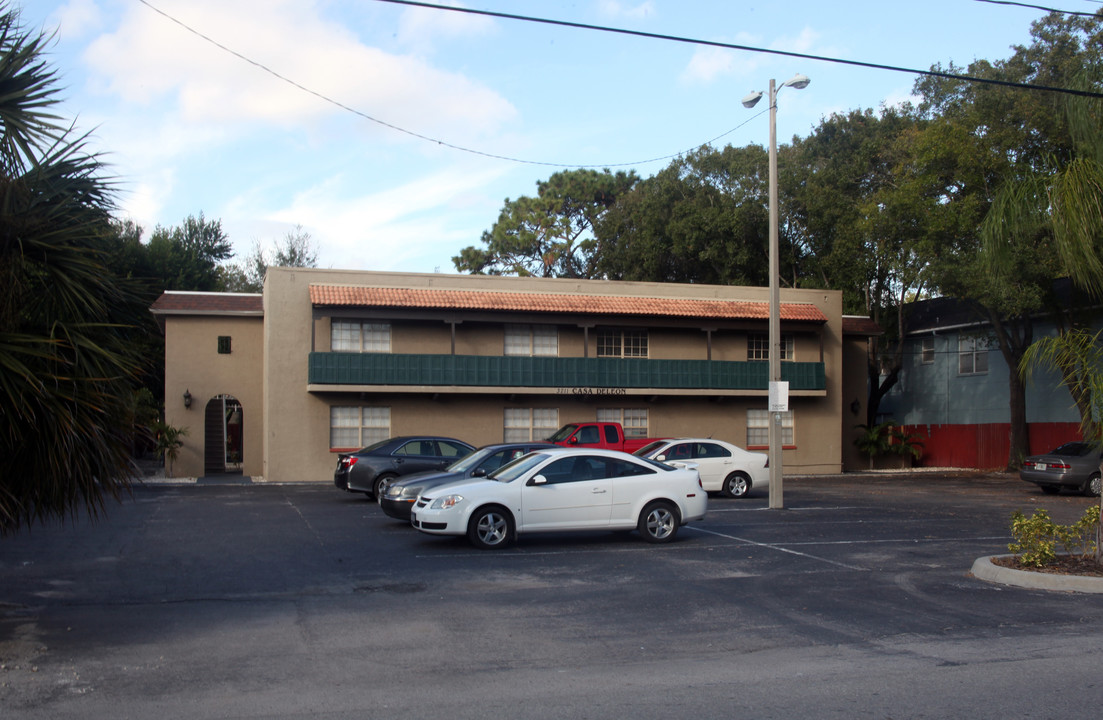 Casa De Leon Apartments in Tampa, FL - Foto de edificio