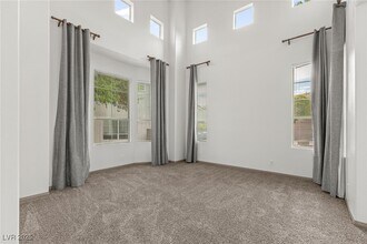 8009 Clock Tower Ct in Las Vegas, NV - Building Photo - Building Photo