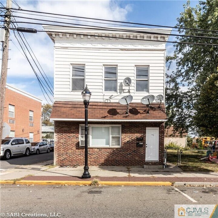 556 Roosevelt Ave-Unit -2 in Carteret, NJ - Building Photo