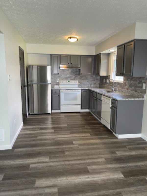 3824 Longton Dr