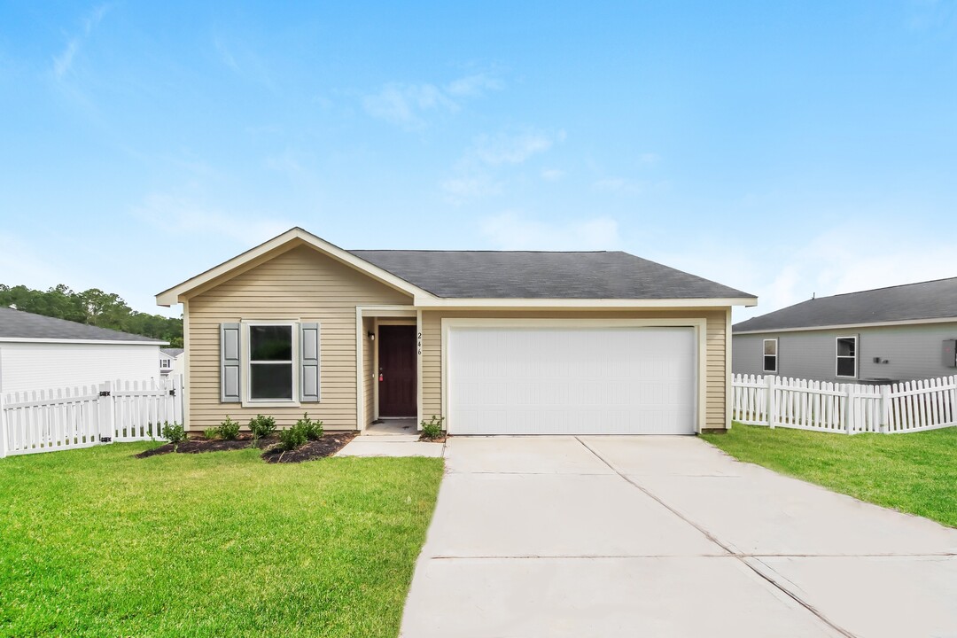 246 Bluebonnet in Livingston, TX - Building Photo