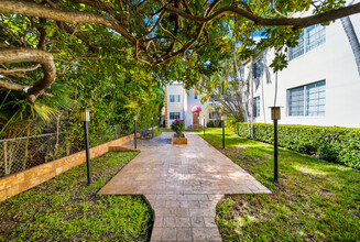 744 Euclid Ave in Miami Beach, FL - Building Photo - Building Photo