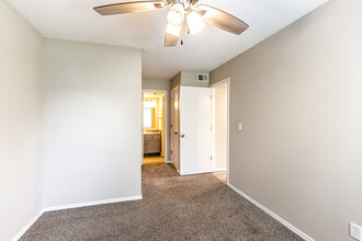 Pheasant Run Apartments in Lee's Summit, MO - Foto de edificio - Interior Photo