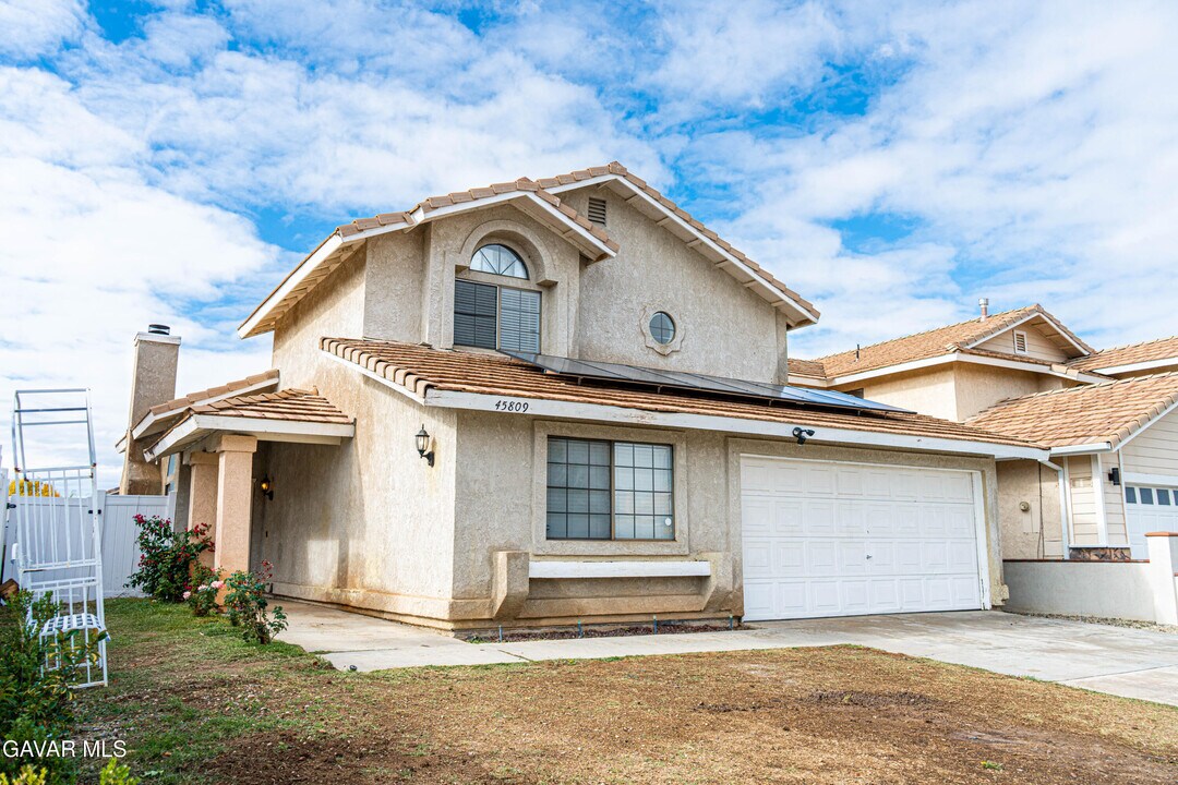 45809 Evelyn Ct in Lancaster, CA - Building Photo