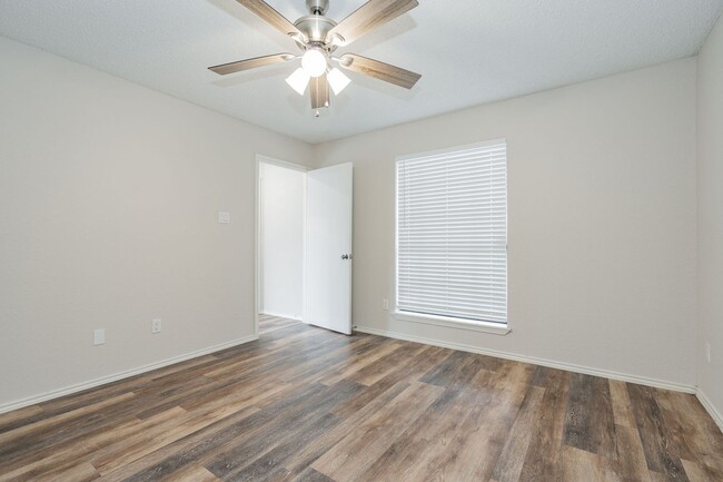 6213 Los Altos Dr in Mesquite, TX - Foto de edificio - Building Photo