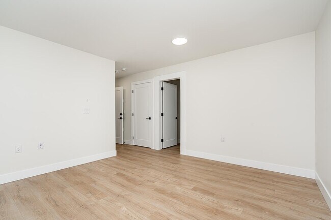 BASEMENT-19XX-BASEMENT-1168 168 St in Surrey, BC - Building Photo - Building Photo