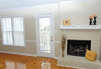 220 Hembree Park Terrace in Roswell, GA - Building Photo - Building Photo