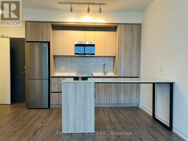 2485 Eglinton Ave W in Mississauga, ON - Building Photo - Building Photo