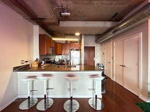 1610 W Fullerton Ave in Chicago, IL - Building Photo - Building Photo