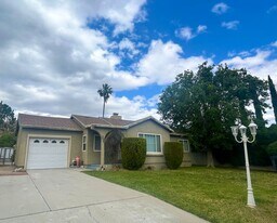 359 Santa Rita Pl in Banning, CA - Building Photo
