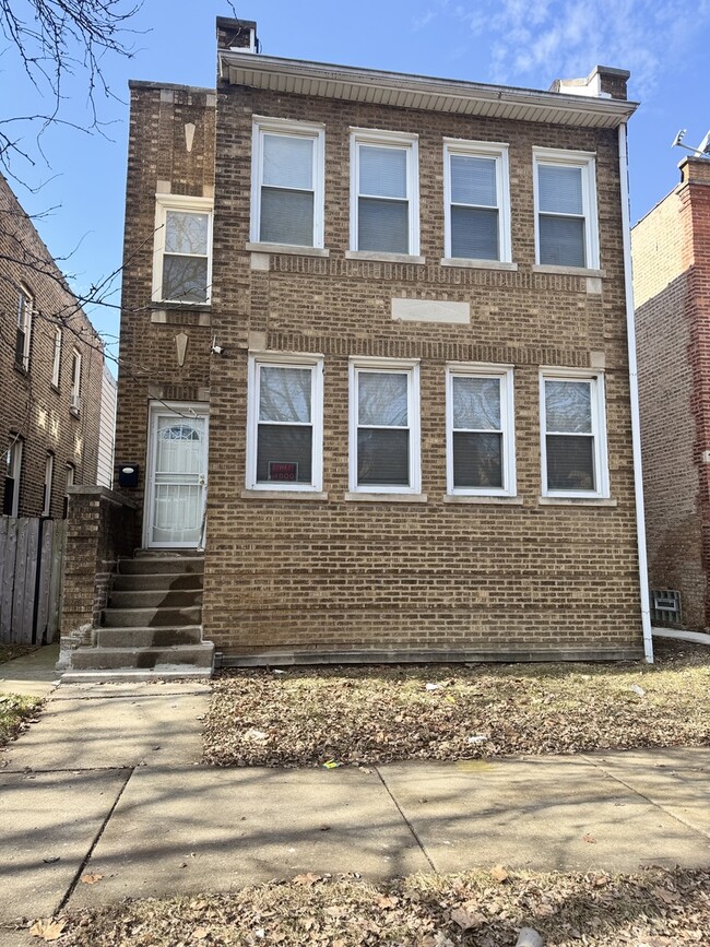 property at 1748 N Austin Ave