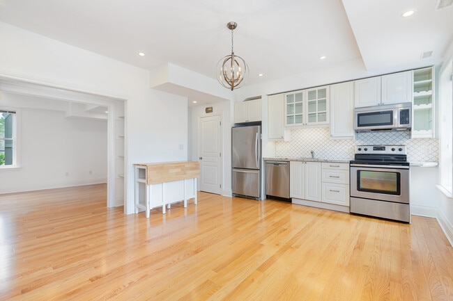 105 Harbord St in Toronto, ON - Building Photo - Building Photo