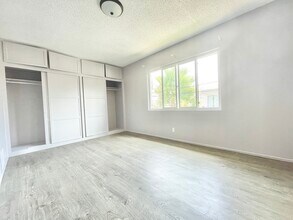 854 S Sherbourne Dr in Los Angeles, CA - Building Photo - Building Photo