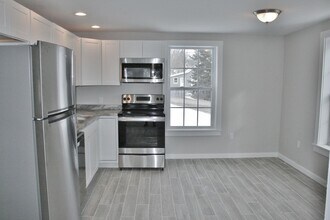115 Gleason St in Thomaston, ME - Building Photo - Building Photo