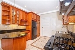 1056 Beacon St, Unit 9 in Brookline, MA - Building Photo - Building Photo