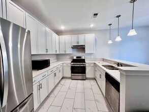 5031 Hawkins Ml Wy in Virginia Beach, VA - Building Photo - Building Photo