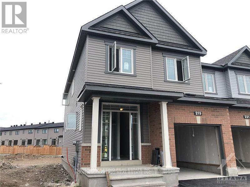 219 Bandelier Way in Ottawa, ON - Building Photo