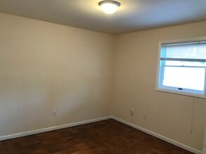 58 Main Street, Unit #2 in Hampton, NJ - Building Photo - Building Photo