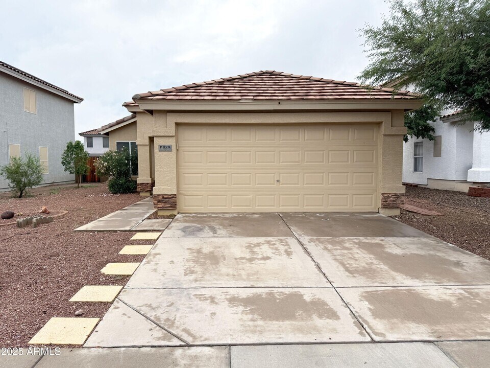 11829 W Shaw Butte Dr in El Mirage, AZ - Building Photo
