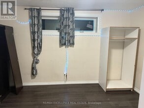 31 Bernick Dr in Barrie, ON - Building Photo - Building Photo