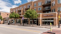 One South Lincoln in Lombard, IL - Foto de edificio - Building Photo