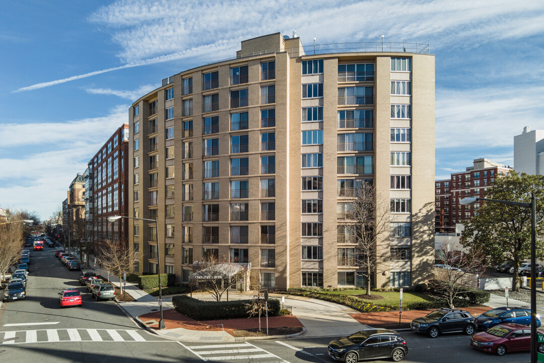 Crescent Tower in Washington, DC - Building Photo