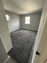 3720 Berry Ave, Unit Apartment in Drexel Hill, PA - Foto de edificio - Building Photo