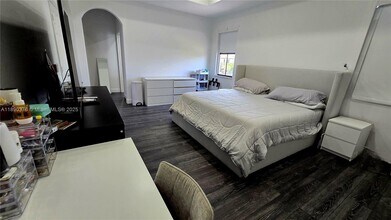 10032 NW 87th Ter in Doral, FL - Building Photo - Building Photo