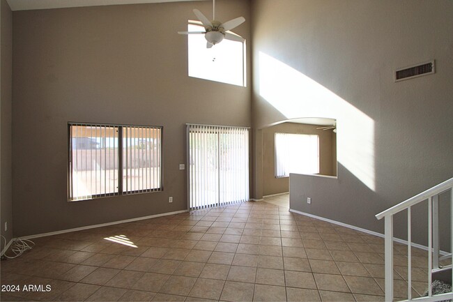 14741 W Lucas Ln in Surprise, AZ - Foto de edificio - Building Photo