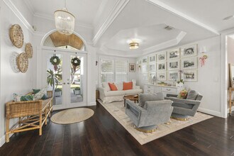 9806 SE Landing Pl in Tequesta, FL - Building Photo - Building Photo