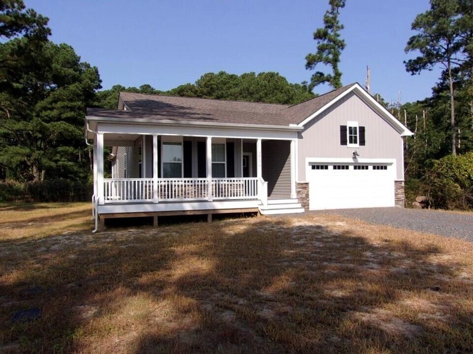 38170 Castaway Dr in Greenbackville, VA - Building Photo