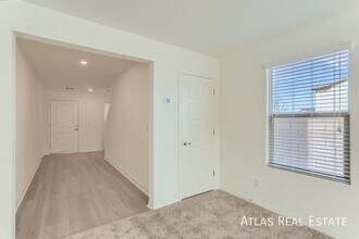 521 El Gusto Ave in North Las Vegas, NV - Building Photo - Building Photo