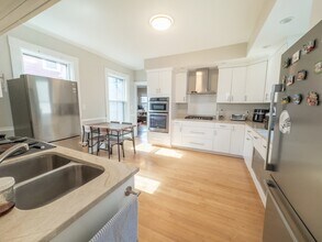 30 Carver St in Cambridge, MA - Building Photo - Building Photo