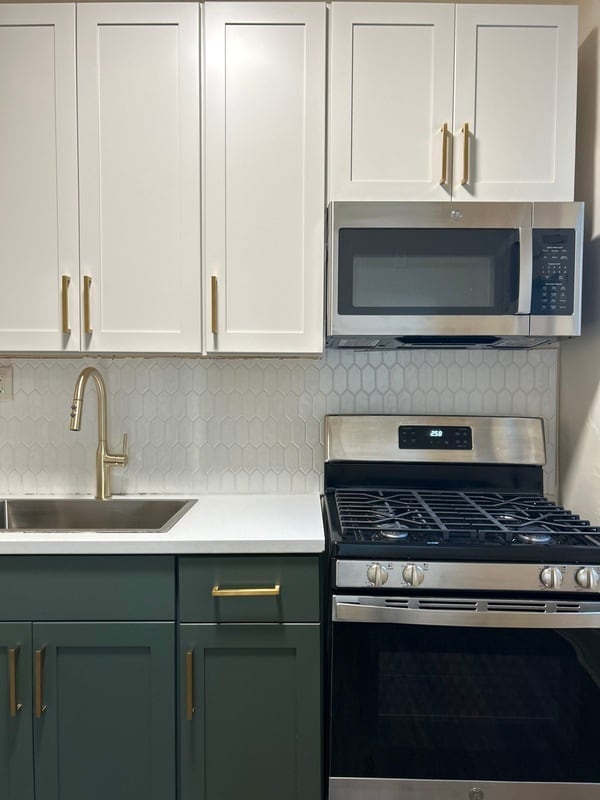 property at 2750 Broadway Ave