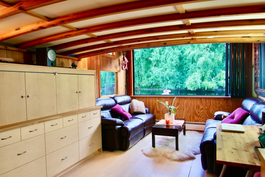 2143 N Northlake Way in Seattle, WA - Building Photo