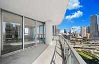 92 SW 3rd St, Unit 2104 in Miami, FL - Foto de edificio - Building Photo