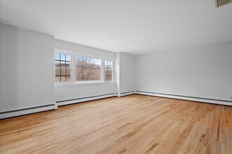 112 Old Post Rd S in Croton-on-Hudson, NY - Building Photo - Building Photo